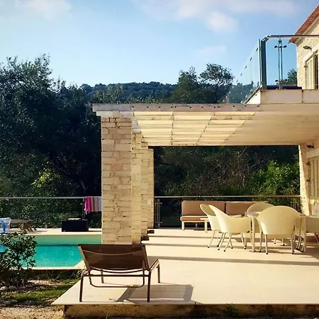 Lucrezia Villa *