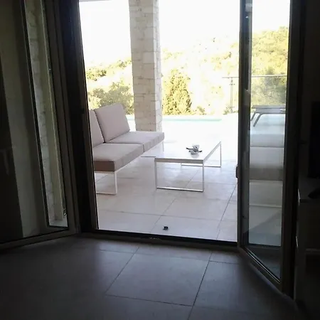 Lucrezia Villa *